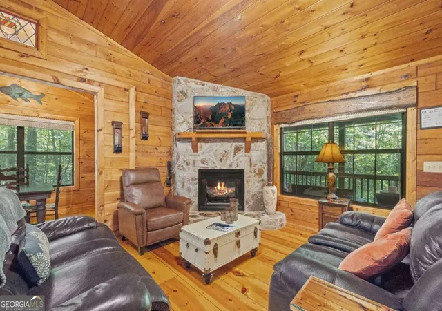 Photo 3 of Single family home for sale at 129 N Cherokee Dr, Blue Ridge, GA 30513 | MLS# 10774447 | Listing updated on 2026-07-26