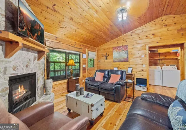 Photo 3 of Single family home for sale at 129 N Cherokee Dr, Blue Ridge, GA 30513 | MLS# 10774447 | Listing updated on 2026-07-26