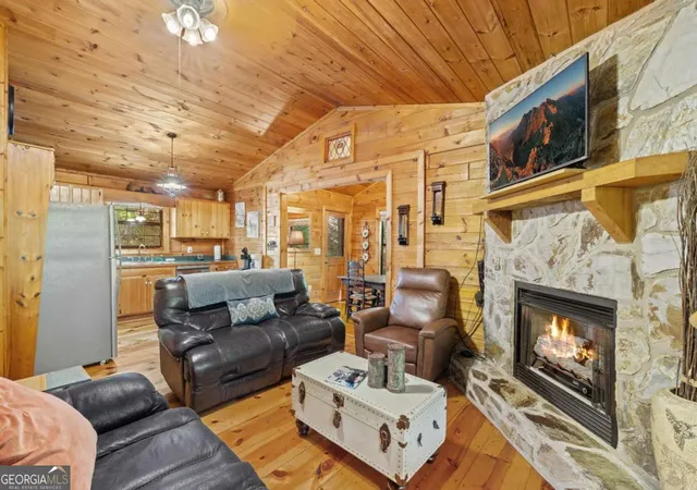 Photo 4 of Single family home for sale at 129 N Cherokee Dr, Blue Ridge, GA 30513 | MLS# 10774447 | Listing updated on 2026-07-26