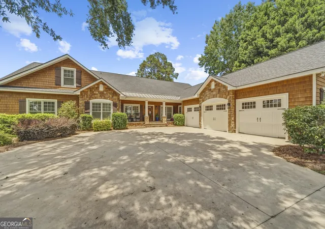 Homes for sale in Milledgeville, GA | 245 Lakeshore Cir, Milledgeville, GA 31061 | MLS# 10800102