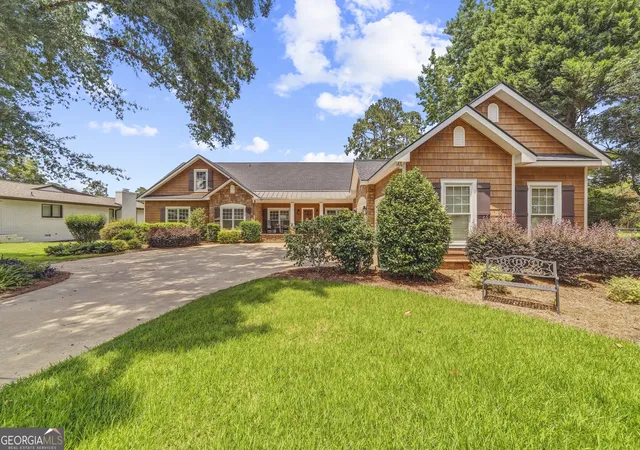 Homes for sale in Milledgeville, GA | 245 Lakeshore Cir, Milledgeville, GA 31061 | MLS# 10800102
