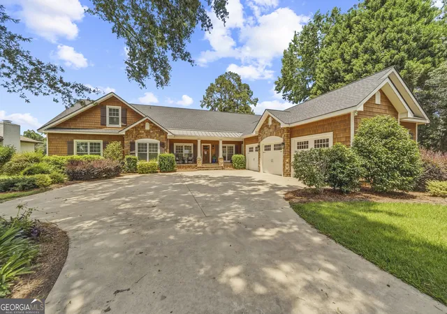 Homes for sale in Milledgeville, GA | 245 Lakeshore Cir, Milledgeville, GA 31061 | MLS# 10800102