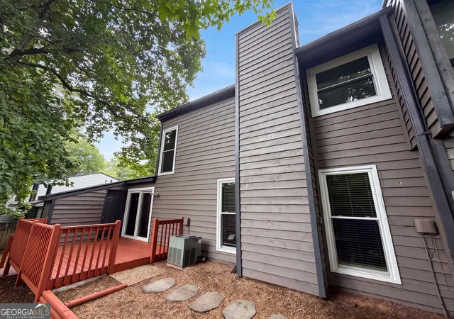 Photo 4 of Sale Pending at 282 Toweridge Dr Sw, Marietta, GA 30064 | MLS# 10821737 | Listing updated on 2026-09-16