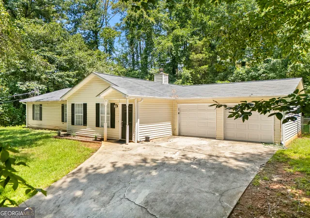 1st image of 220 Splitwood Ln, Fairburn, GA 30213 | MLS# 10818381