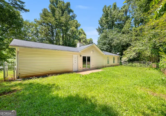 Photo 3 of Single family home for sale at 220 Splitwood Ln, Fairburn, GA 30213 | MLS# 10818381 | Listing updated on 2026-08-17
