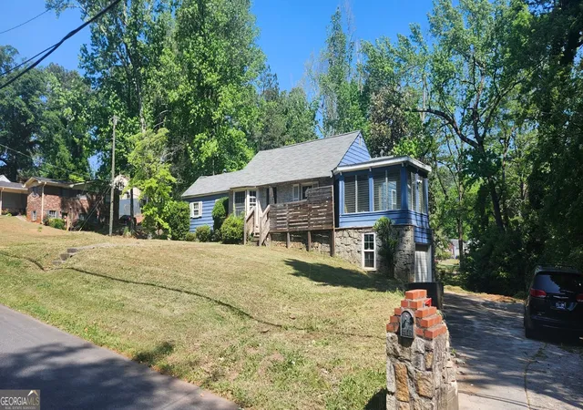 Photo 2 of Single family home for sale at 1949 Venetian Dr Sw, Atlanta, GA 30311 | MLS# 10734866 | Listing updated on 2026-08-20