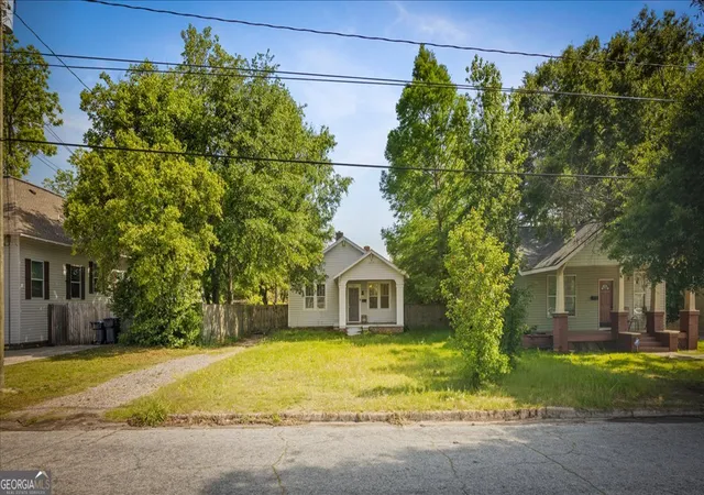 Photo 4 of Single family home for sale at 1823 Starnes St, Augusta, GA 30904 | MLS# 10701678 | Listing updated on 2026-03-17