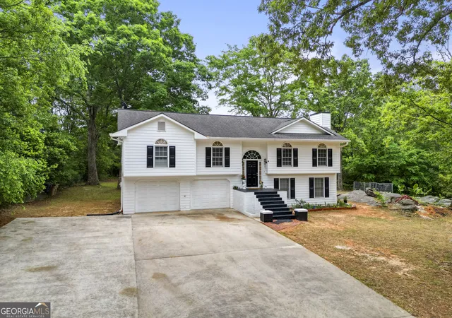1st image of 143 Stoneview Dr, Hoschton, GA 30548 | MLS# 10754428