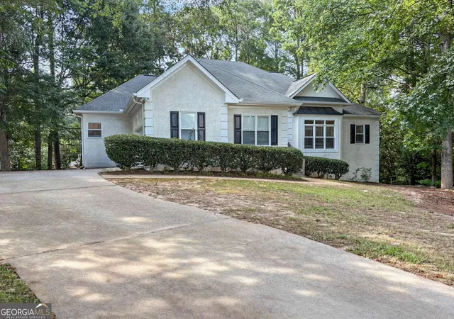 1st image of 100 Wyngate Dr, Newnan, GA 30265 | MLS# 10826167