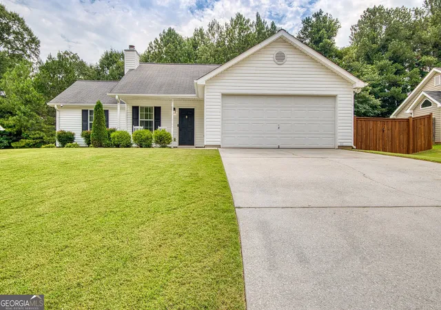 1st image of 185 Creekside Dr, Grantville, GA 30220 | MLS# 10821073