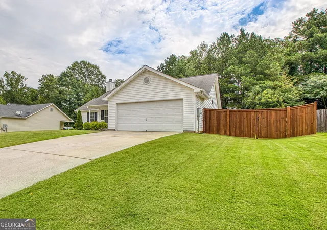 2nd image of 185 Creekside Dr, Grantville, GA 30220 | MLS# 10821073