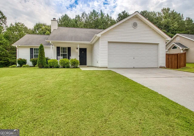 3rd image of 185 Creekside Dr, Grantville, GA 30220 | MLS# 10821073