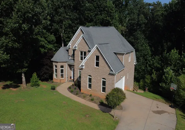 Photo 3 of Single family home for sale at 318 Waterford Cir, Cornelia, GA 30531 | MLS# 10825292 | Listing updated on 2026-10-08