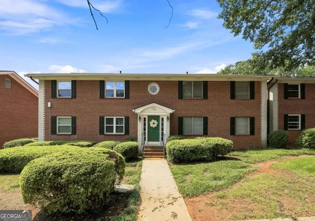 Photo 2 of Townhouse for sale at 4282 Roswell Rd Ne #E2, Atlanta, GA 30342 | MLS# 10821591 | Listing updated on 2026-08-21