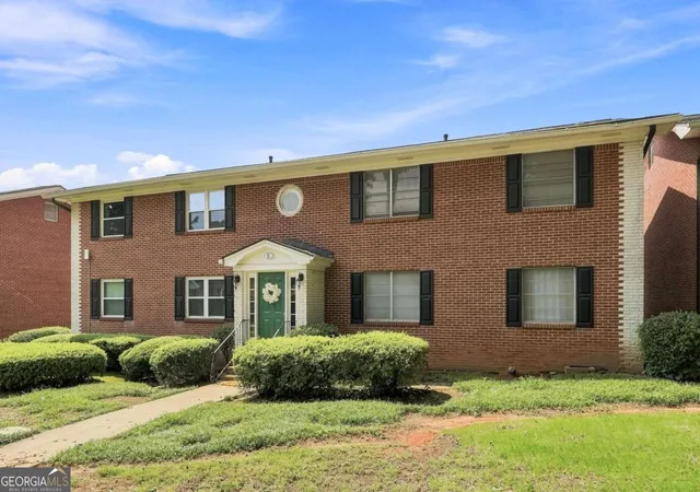Photo 2 of Townhouse for sale at 4282 Roswell Rd NE #E2, Atlanta, GA 30342 | MLS# 10821591 | Listing updated on 2026-08-21