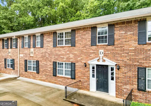 Listing Photo 5 - Condo for sale in building located at 3665 Chestnut Dr, Atlanta, GA 30340 - Unit #D3