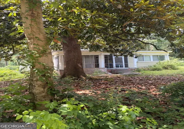 Photo 2 of Single family home for sale at 2710 Memorial Dr Se, Atlanta, GA 30317 | MLS# 10800696 | Listing updated on 2026-08-15