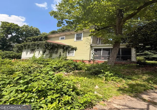 Photo 2 of Single family home for sale at 2710 Memorial Dr SE, Atlanta, GA 30317 | MLS# 10800696 | Listing updated on 2026-08-15