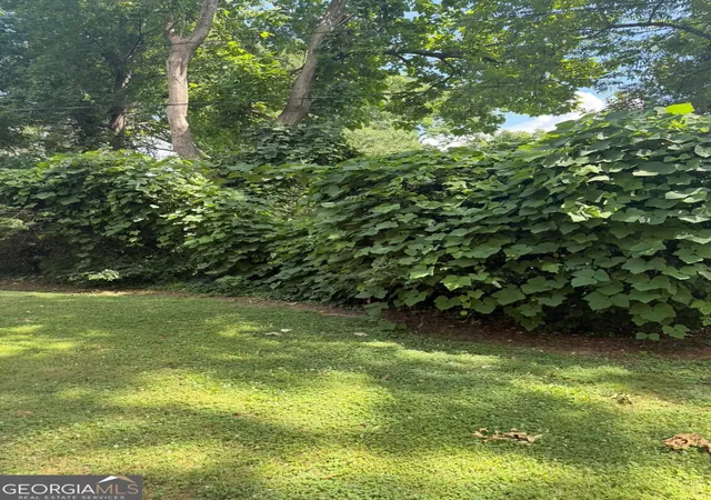 Photo 4 of Single family home for sale at 2710 Memorial Dr SE, Atlanta, GA 30317 | MLS# 10800696 | Listing updated on 2026-08-15