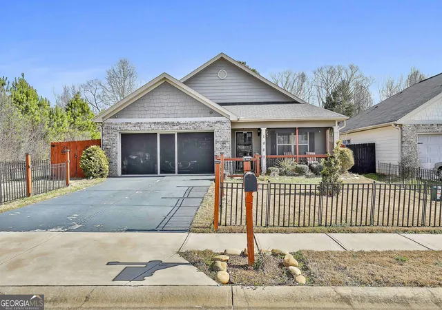 Homes for sale in Griffin, GA | 1022 Serene Lake Dr, Griffin, GA 30223 | MLS# 10682393
