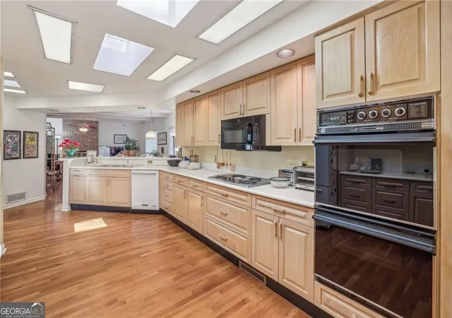 Photo 3 of Sale Pending at 110 Stewart Dr, Sandy Springs, GA 30342 | MLS# 10605646 | Listing updated on 2026-01-28