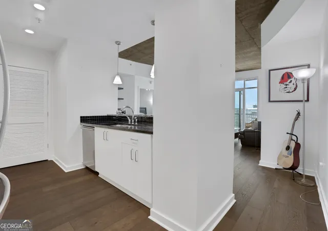 3rd image of 250 Pharr Rd Ne #APT 2005, Atlanta, GA 30305 | MLS# 10708077