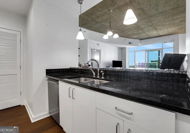 5th image of 250 Pharr Rd Ne #APT 2005, Atlanta, GA 30305 | MLS# 10708077