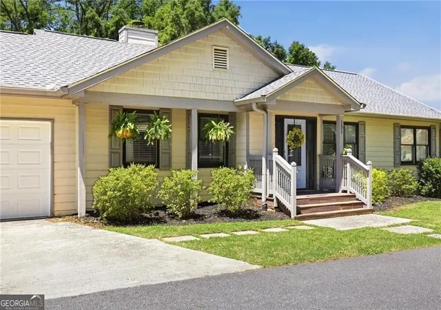Photo 2 of Sale Pending at 131 Holiday St, Marietta, GA 30060 | MLS# 10758095 | Listing updated on 2026-09-03