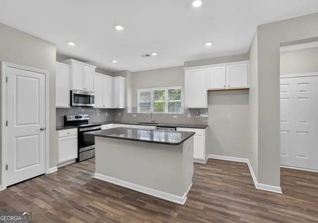 Photo 3 of Townhouse for sale at 585 Mcwilliams Rd Se #604, Atlanta, GA 30315 | MLS# 10798455 | Listing updated on 2026-09-12