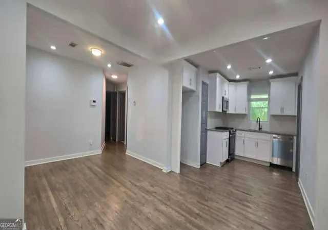 4th image of 2410 Macon Dr Sw, Atlanta, GA 30315 | MLS# 10787245