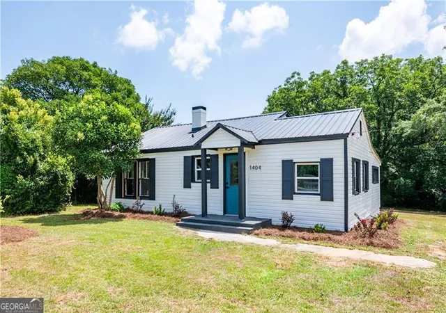 Photo 2 of Single family home for sale at 1404 N Forest Ave, Hartwell, GA 30643 | MLS# 10799517 | Listing updated on 2026-08-22