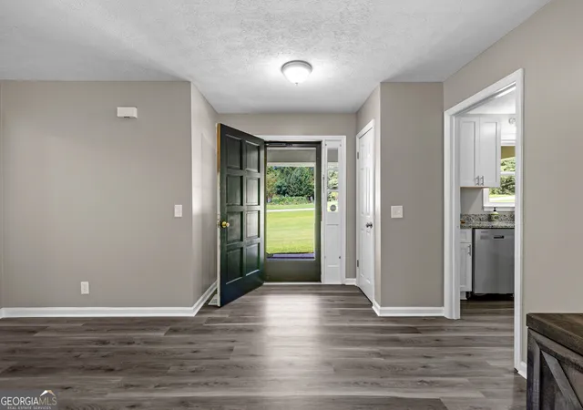 Photo 3 of Sale Pending at 114 Paddle Wheel Dr, Lagrange, GA 30240 | MLS# 10814757 | Listing updated on 2026-10-02