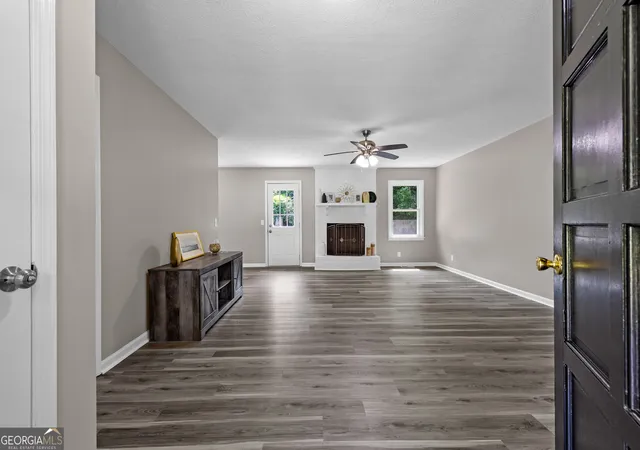 Photo 4 of Sale Pending at 114 Paddle Wheel Dr, Lagrange, GA 30240 | MLS# 10814757 | Listing updated on 2026-10-02