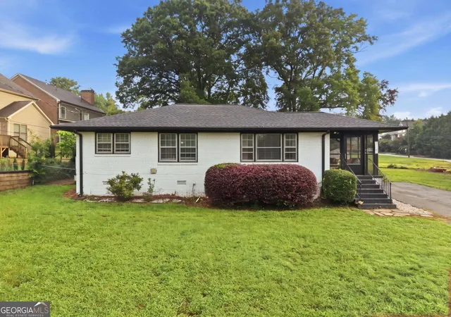 image of 1975 Cooper Lake Rd Se, Smyrna, GA 30080 | MLS# 10816087