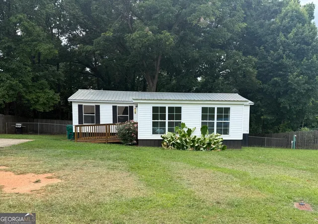1st image of 6 Skyland Dr W, Locust Grove, GA 30248 | MLS# 10810680