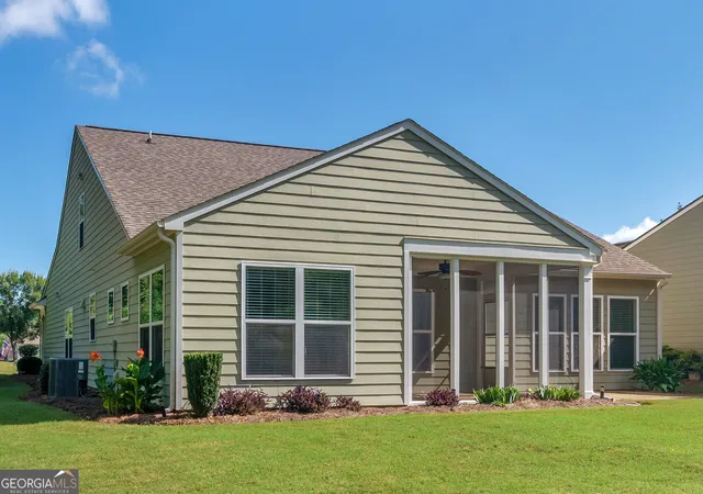 Photo 4 of Single family home for sale at 100 Crape Myrtle Dr, Griffin, GA 30223 | MLS# 10823429 | Listing updated on 2026-08-25