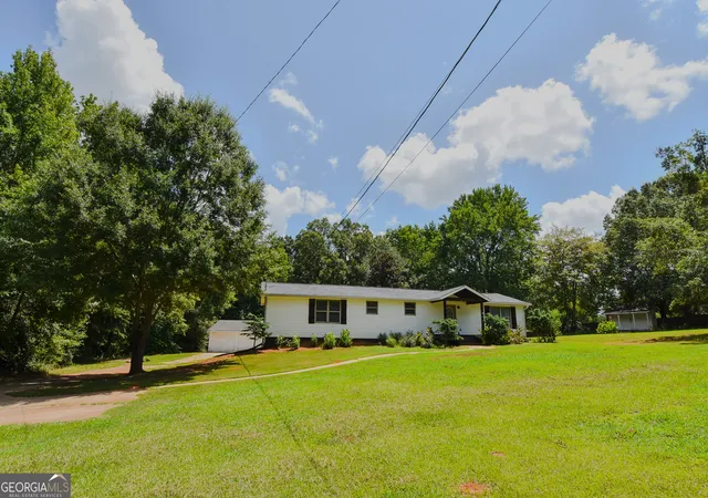 Photo 3 of Single family home for sale at 104 Gainer Rd, Griffin, GA 30223 | MLS# 10810402 | Listing updated on 2026-08-08