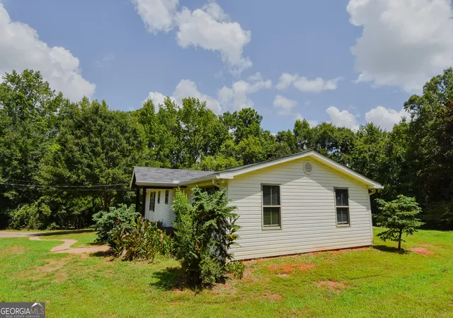 Photo 3 of Single family home for sale at 104 Gainer Rd, Griffin, GA 30223 | MLS# 10810402 | Listing updated on 2026-08-08
