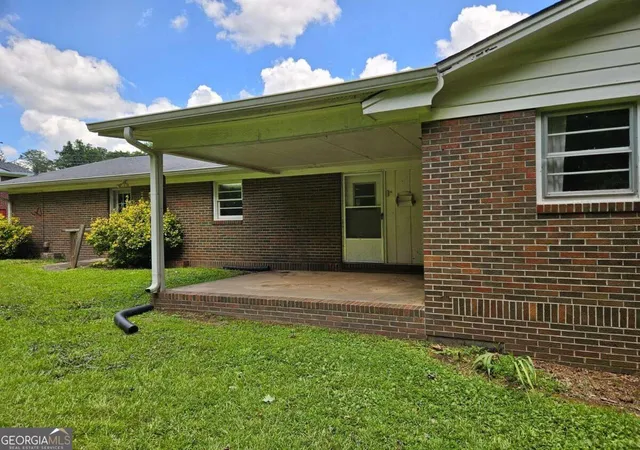3rd image of 327 Kensington Cir, Bremen, GA 30110 | MLS# 10813614