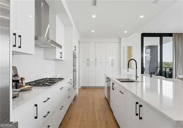2nd image of 2425 Peachtree Rd Ne #901, Atlanta, GA 30305 | MLS# 10718626