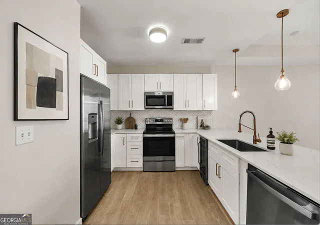 Photo 2 of Condo for sale at 711 Cosmopolitan Dr Ne #622, Atlanta, GA 30324 | MLS# 10834212 | Listing updated on 2026-09-10
