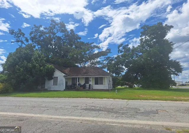 Homes for sale in Alma, GA | 403 S Ware St, Alma, GA 31510 | MLS# 10716062