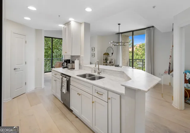 3rd image of 3040 Peachtree Rd Nw #211, Atlanta, GA 30305 | MLS# 10809165