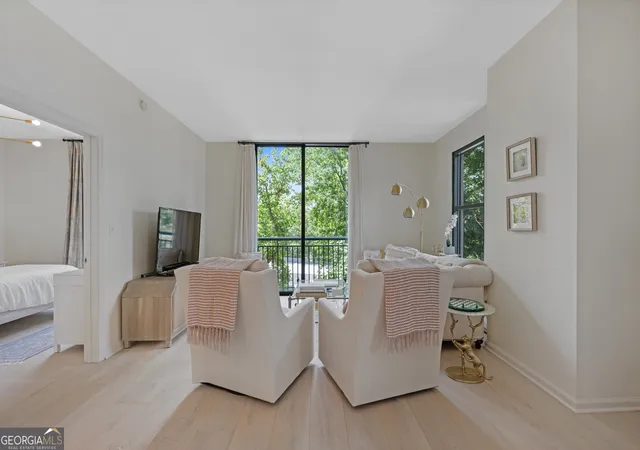 4th image of 3040 Peachtree Rd Nw #211, Atlanta, GA 30305 | MLS# 10809165