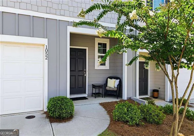 Photo 2 of Townhouse for sale at 1052 Paddington Dr, Cartersville, GA 30120 | MLS# 10819813 | Listing updated on 2026-09-08