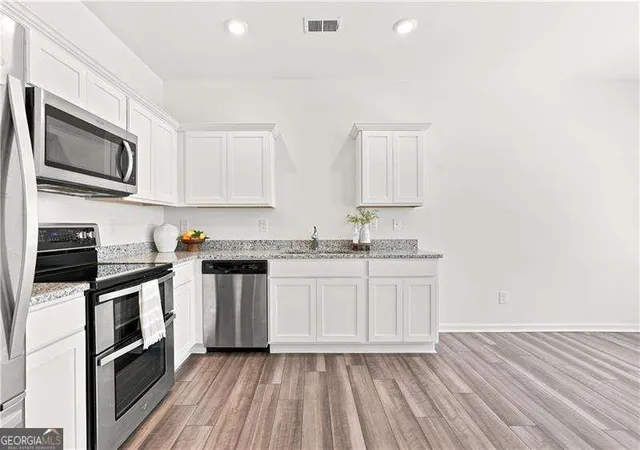 Photo 4 of Townhouse for sale at 1052 Paddington Dr, Cartersville, GA 30120 | MLS# 10819813 | Listing updated on 2026-09-23