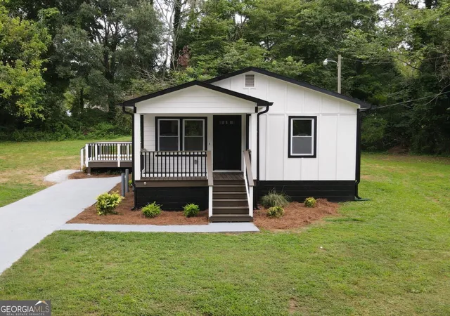 Photo 1 of Sale Pending at 522 Spring St, Carrollton, GA 30117 | MLS# 10818454 | Listing updated on 2026-08-16