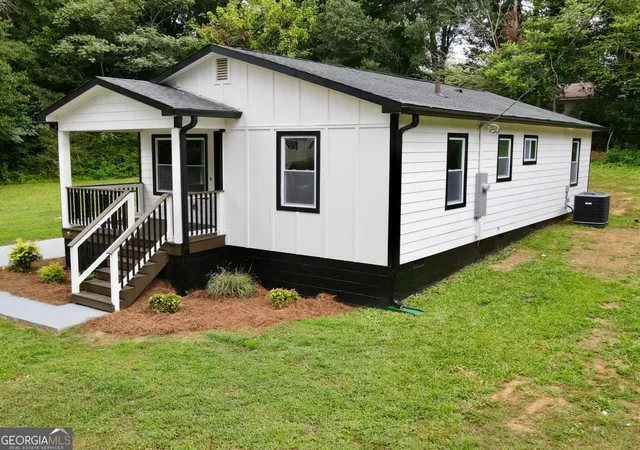 Photo 2 of Sale Pending at 522 Spring St, Carrollton, GA 30117 | MLS# 10818454 | Listing updated on 2026-08-16