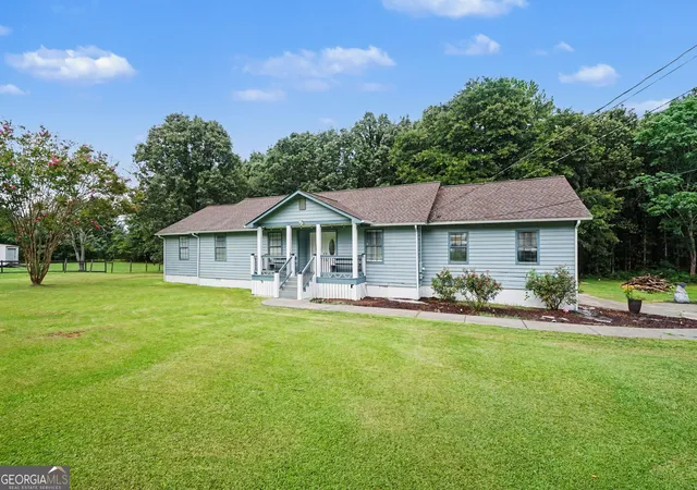 Photo 2 of Single family home for sale at 900 Stone Lea Tr, Oxford, GA 30054 | MLS# 10825351 | Listing updated on 2026-08-29