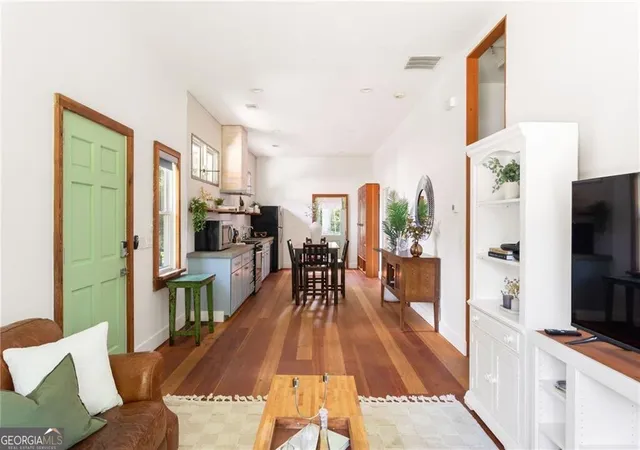 Photo 2 of Sale Pending at 133 Arcadia Cir Nw, Atlanta, GA 30314 | MLS# 10828512 | Listing updated on 2026-09-14
